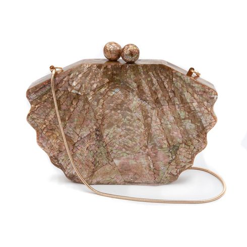 Bolsa-Madreperola-em-formato-Concha-Furta-Rose-